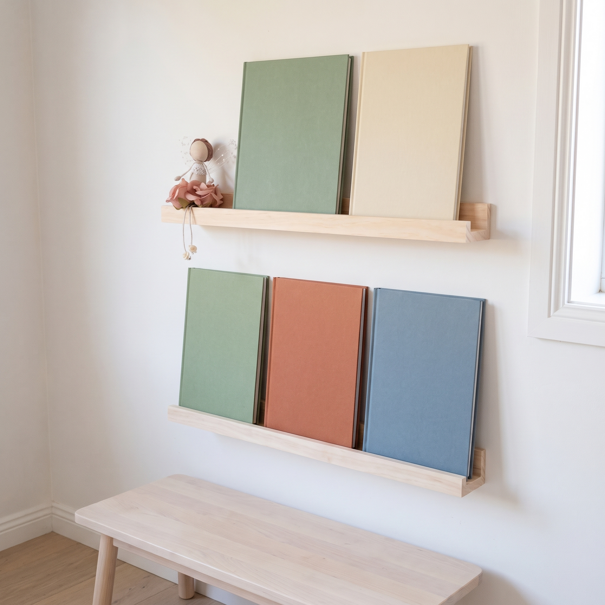 Wall-Mounted Book and Picture Display Ledge – Natural Wood, 60 cm